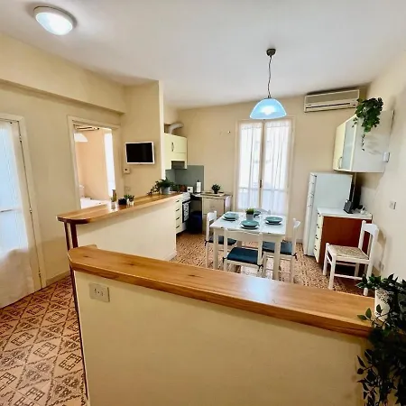 100m Dal Mare, Garage, Terrazza & Ac, Sea Nest Apartment